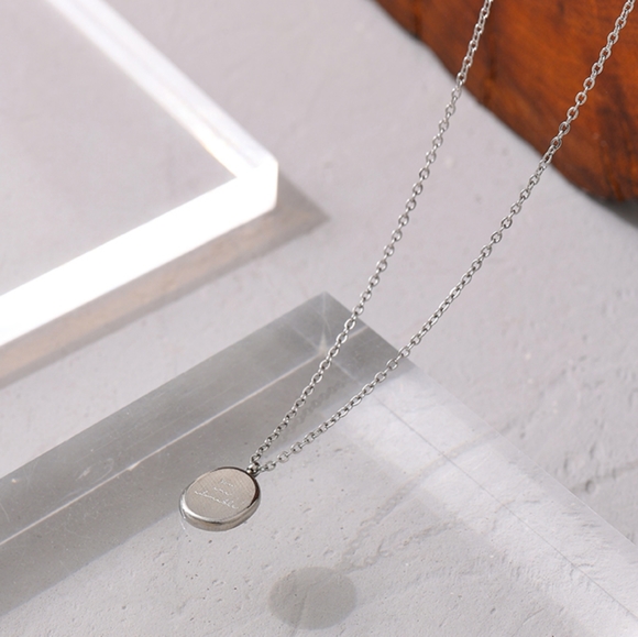 Pretty Silver Round Pendant Necklace - Picture 2 of 6